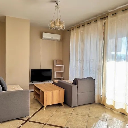 Above The 01 アパート ティラナ