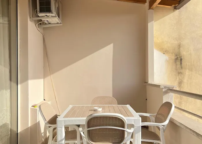 Above The 01 ティラナ